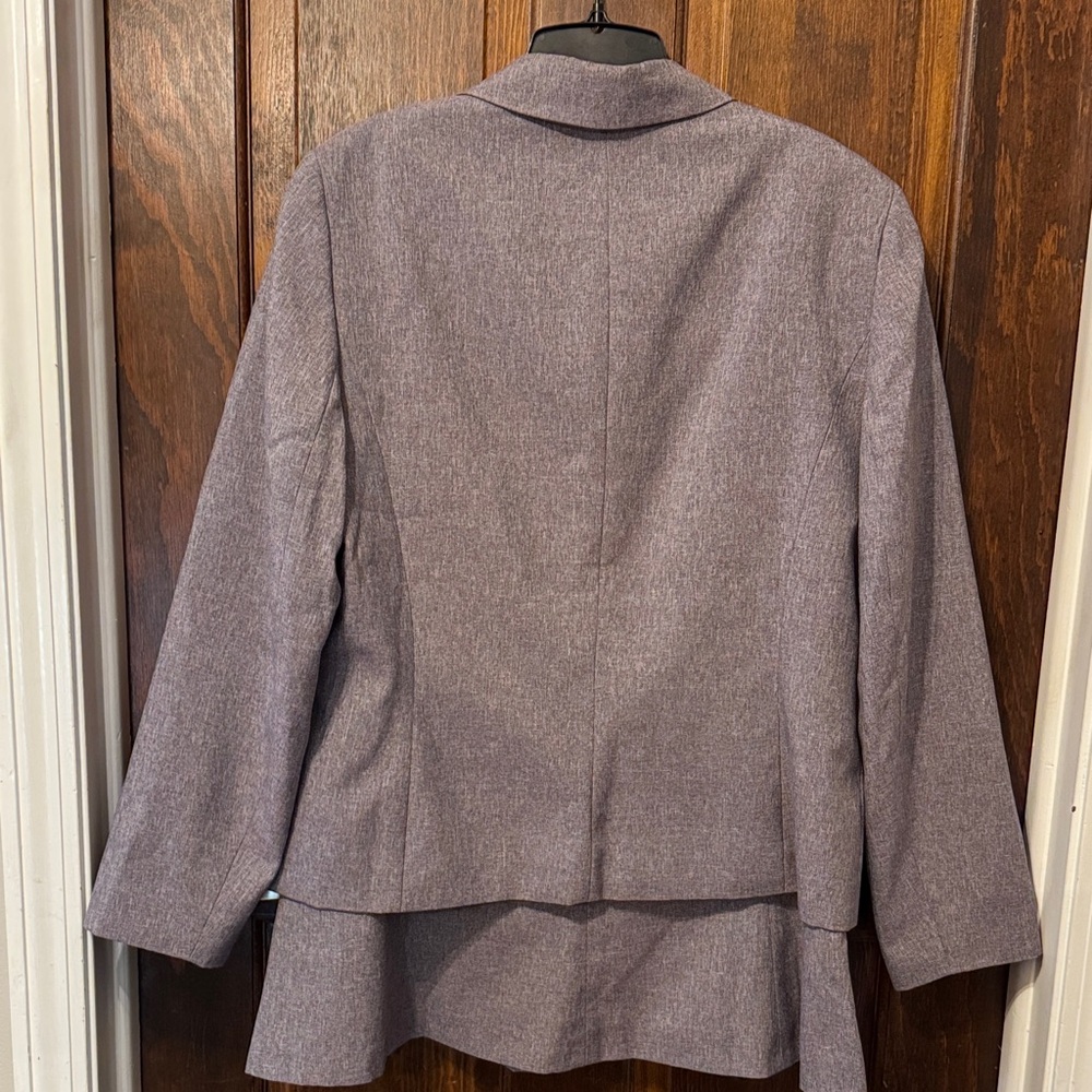 Le Suit Professional Two Piece Suit in Lavender - Picture 3 of 5